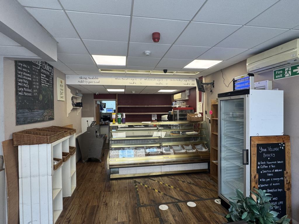 Lot: 106 - FREEHOLD TOWN CENTRE COMMERCIAL PREMISES - Front counter
